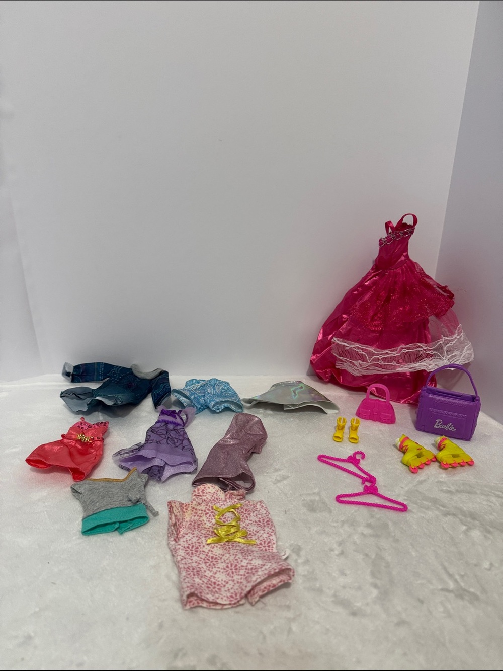 Barbie and doll clothing and accessories lot of 15 piece